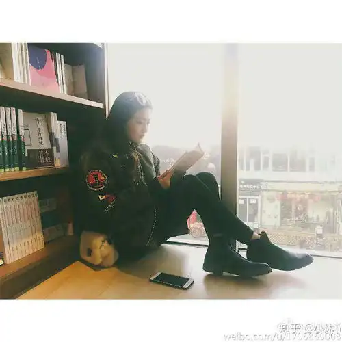 请问有哪些安静看书的女孩子的头像呢
