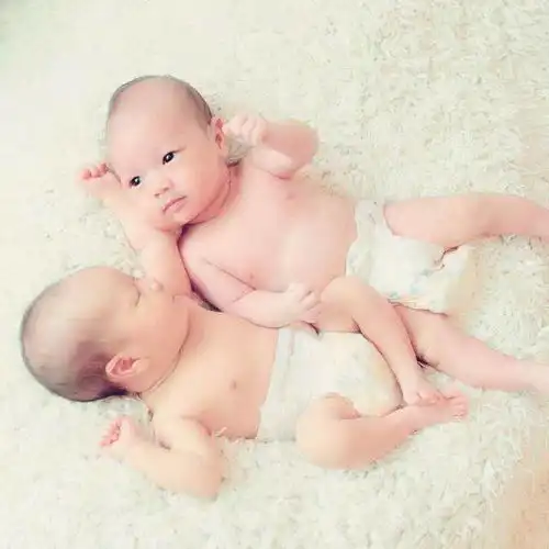临产时候先破水还是先见红,真的能预示生男生女

