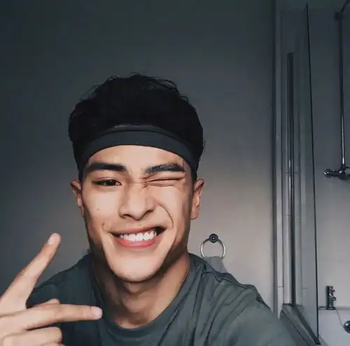 亚裔小鲜肉笑起来融化人心的小奶狗charlie
