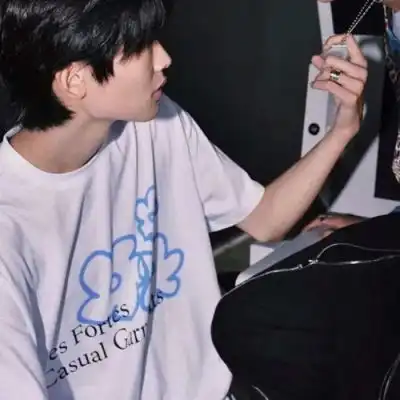 沫兮优质高清气质男生头像
