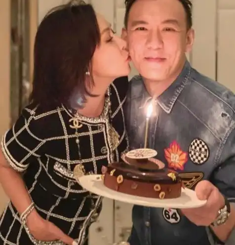 刘嘉玲与某男子亲密照流出,梁朝伟并未回应,此男身份不简单
