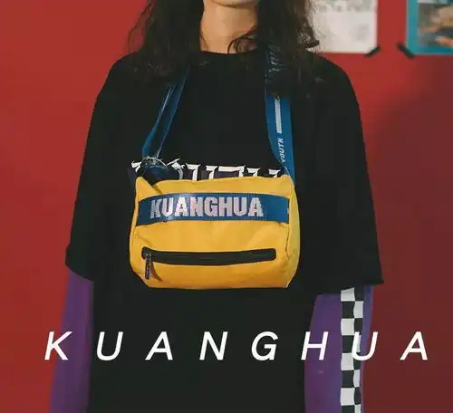 20岁左右的女生应该背什么包包某宝最好看的款式全找好了
