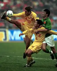 体育图片北京国安vs四川商务通鲁纳手脚并用
