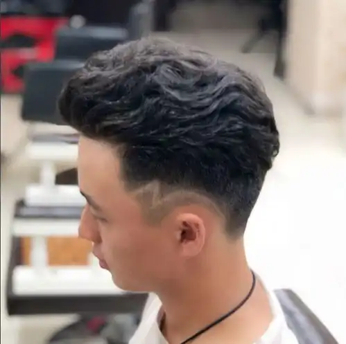 冬季男生烫发发型推荐
