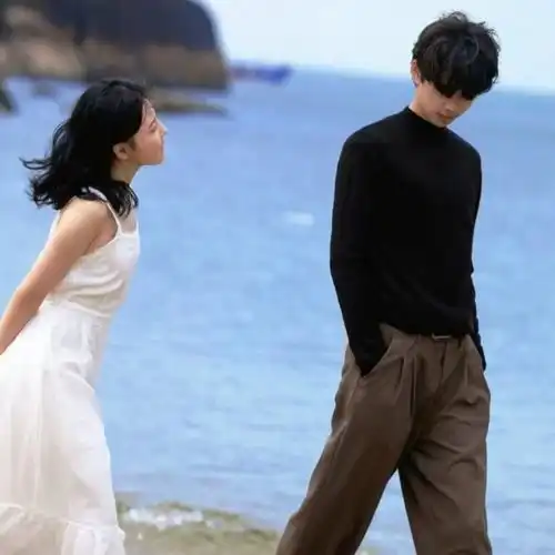 情侣头像很酷的朋友圈文案
