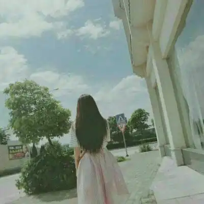 伤感失落女生微信背影头像2018精选等待是漫长的毒药
