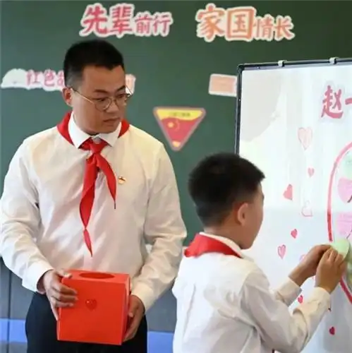 唐镇小学领巾奖章三十载浦东少年筑华章2024年浦东新区少先队庆六一主题活动在学校顺利举行
