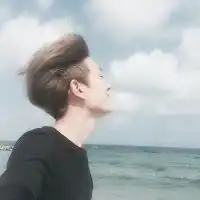 最新黑白头像男生冷酷侧脸
