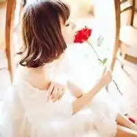 情侣头像拿玫瑰花图片女