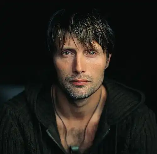 他是汉尼拔,他是戛纳影帝,他是欧洲最性感的男人
