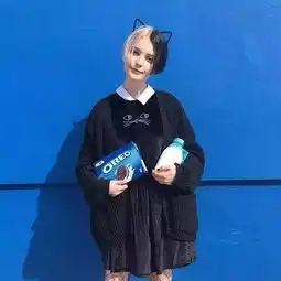 18岁乌克兰小仙女,发色酷炫爱搞怪,怎么会这么可爱
