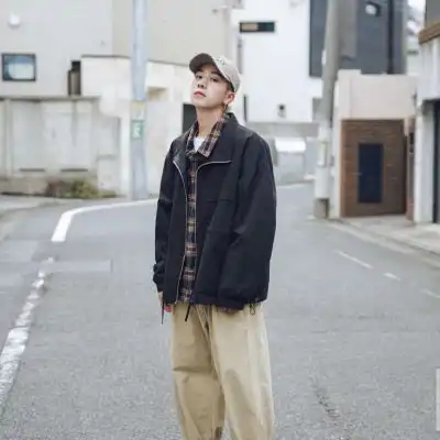 男生真实生活照一人多张帅气男神十连拍图片
