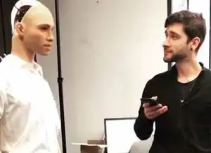 男性机器人逼真度高达99,看到下身结构,网友逼真极了
