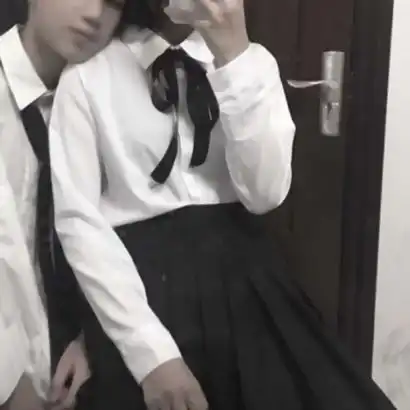高清衬衫情侣头像一男一女图片男女都不露脸
