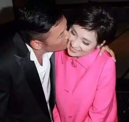 tvb最早高富帅,岁月磨砺气质男神59岁身材仍然爆肌迷人
