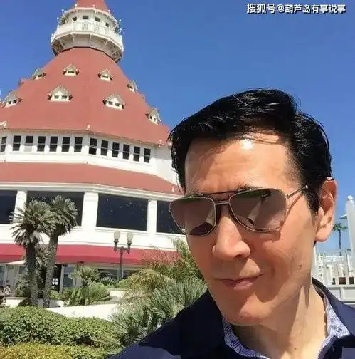费翔是个不老的传说,这样盛世美颜的男人,竟然至今未婚,无子女
