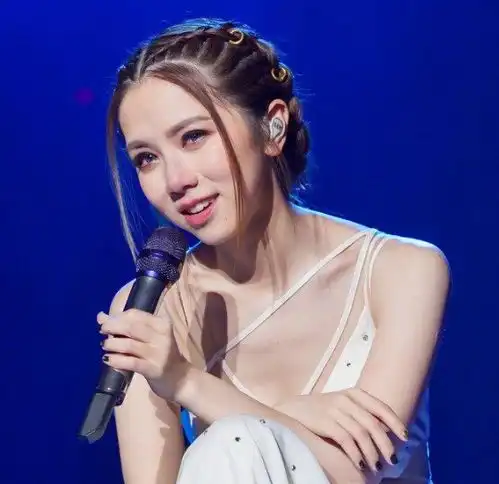 娱乐圈没有友谊宋祖儿给杨幂做手机壳,陈伟霆为她演男主

