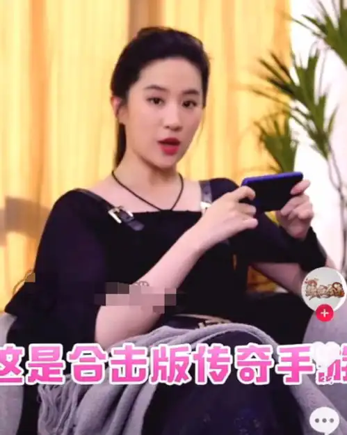 胡歌靳东罕同框两大男神被美女挽着手臂,网友我妈在生气
