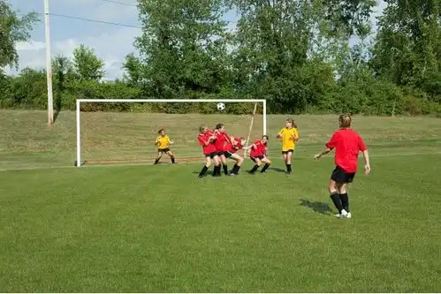 藏族女孩在男子足球队当队长热爱不设限,为她加油
