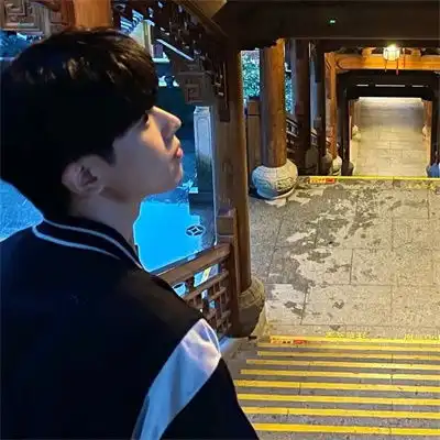 2023温柔干净男生头像
