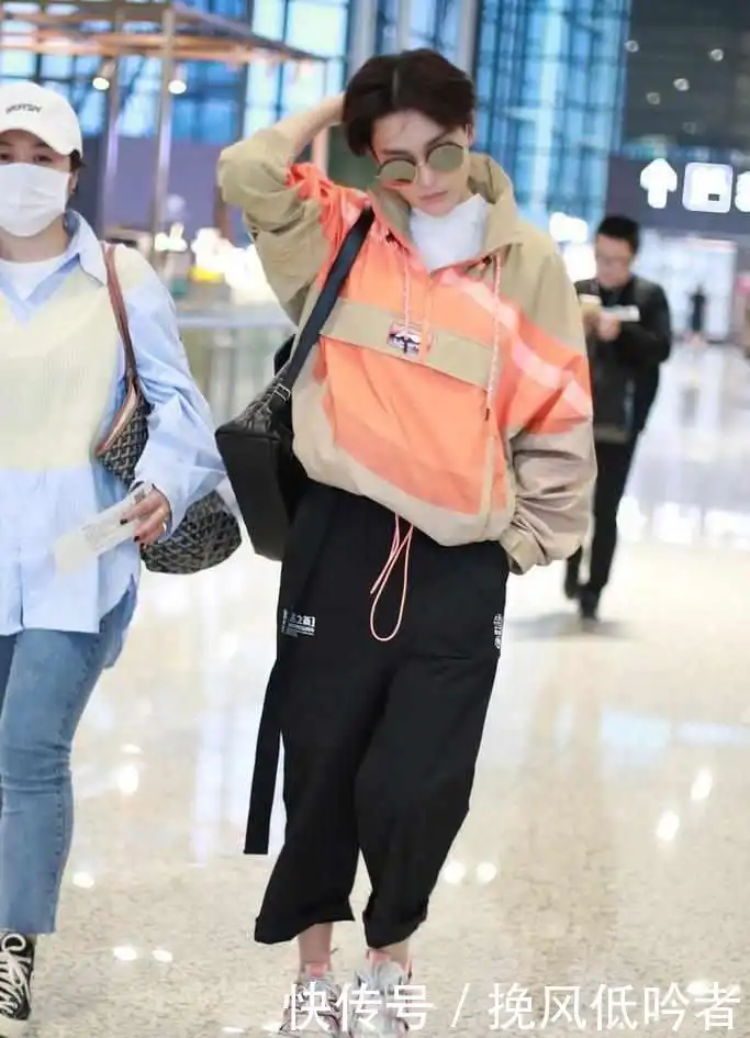 32岁张馨予产后换短发上热搜,男友风穿搭太酷,军嫂就是英姿飒爽
