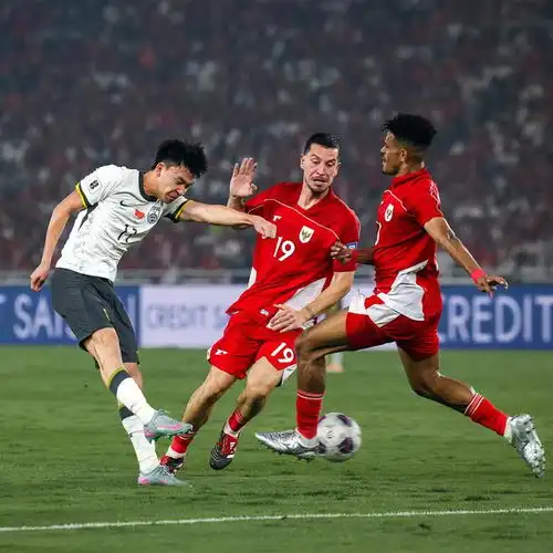 国足无缘世界杯伊万下课倒计时,打脸人民日报,球迷怒批不争气
