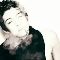 谁有好看的男生抽烟颓废头像
