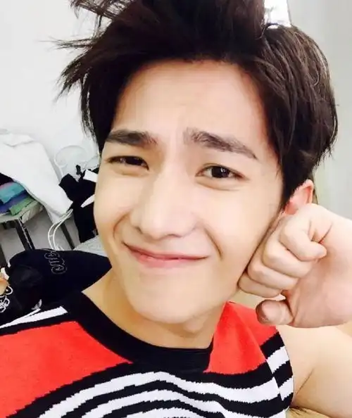 胡歌叫胡猫杨洋叫杨大志,论男明星的奇葩外号,我只服朱一龙
