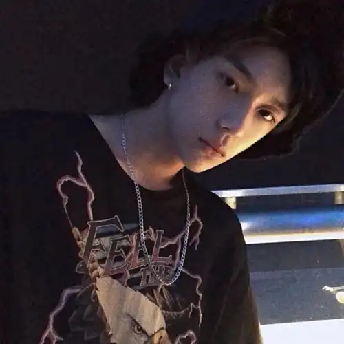 请问有没有类似这种的不良少年头像
