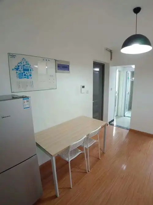 二号线次卧出租女生房求干净利落的妹子男生勿扰哦
