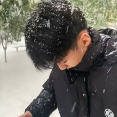 很阳光又很励志的耐看男生头像2022很阳光的又很简单的男头

