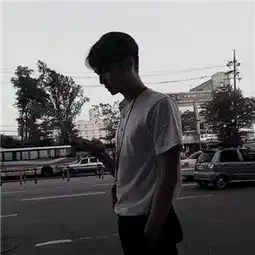 多少酒我都喝能醉倒在你怀里我qq男生头像我要个性网
