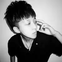 帮我给这个男头像配一个女头像
