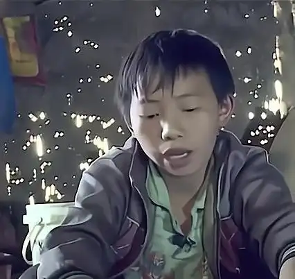 广西男孩6岁被母亲抛弃,靠吃野菜为生,14岁一夜暴富获500万巨款
