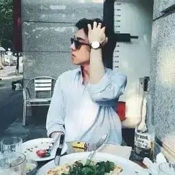 额,有没有和这个女头像配对的男头像
