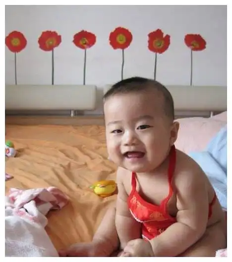 男童突然感冒,婆婆用偏方给孩子治病,不料悲剧发生
