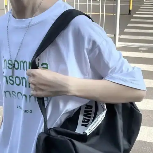 渣男头像手执烟火以谋生,心怀诗意以谋爱
