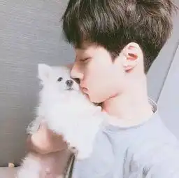 男生在女生楼下等她出门时在想什么
