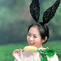 抱着孩子的情侣头像情侣