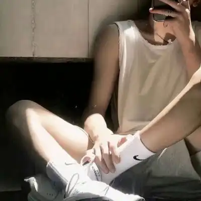 抖音超火的男生帅气不露脸的头像热情耗尽只剩冷漠