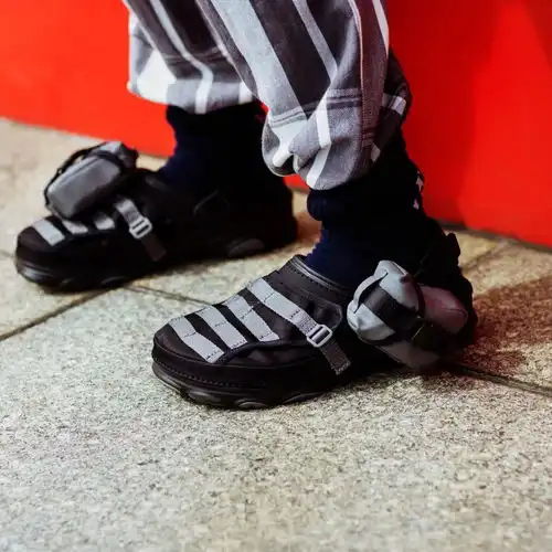 双十一再划算也不跟风,8款黑色机能小众鞋履推荐
