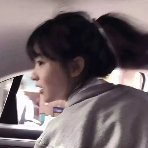 头像你的脖子真可爱,顶着一个猪脑袋
