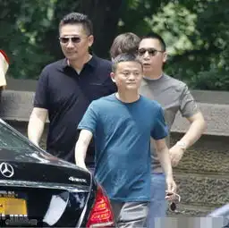 马云现身美国纽约,不开迈巴赫了,换上新座驾奔驰s550美规版
