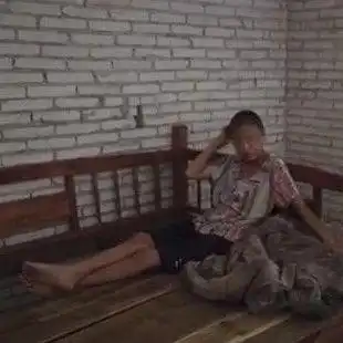 网传一男子疑锁妻十多年,当地凌晨通报
