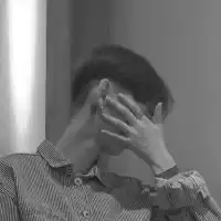微信头像灰色男生灰色阴郁的心情
