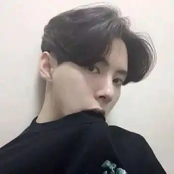 男人发际线过高脑袋过大适合什么发型

