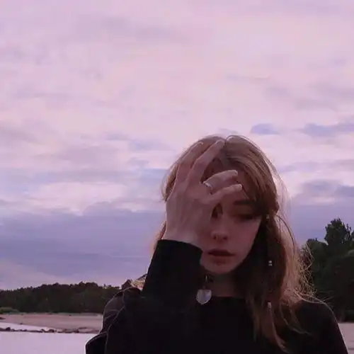 头像很心酸吧那么喜欢的人却没办法拥有
