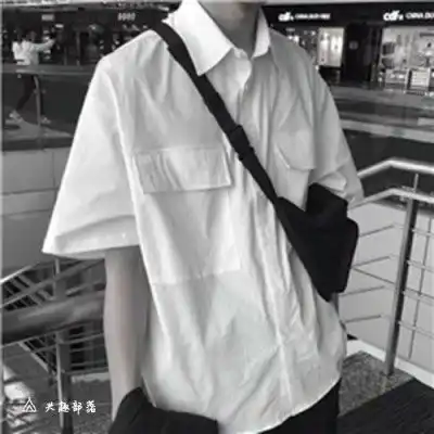 白衬衫简约侧脸男生头像
