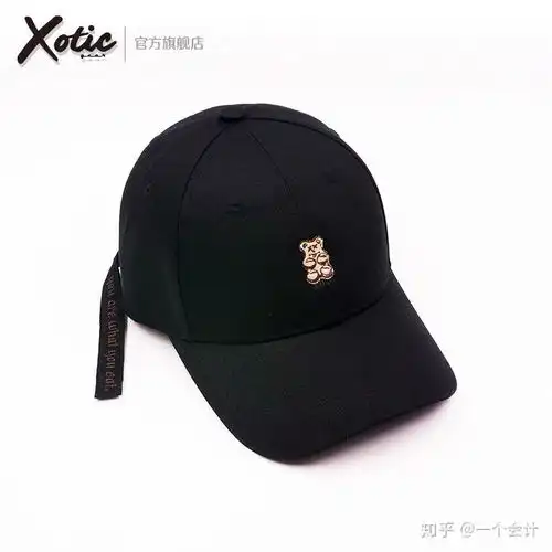 女生大红色的卫衣戴什么样的帽子

