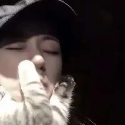 小鹿真人高冷男头怀揣希望去努男生头像我要个性网
